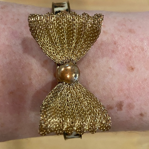 *SOLD** Bow bangle GIFT WITH PURCHASE - Picture 1 of 4